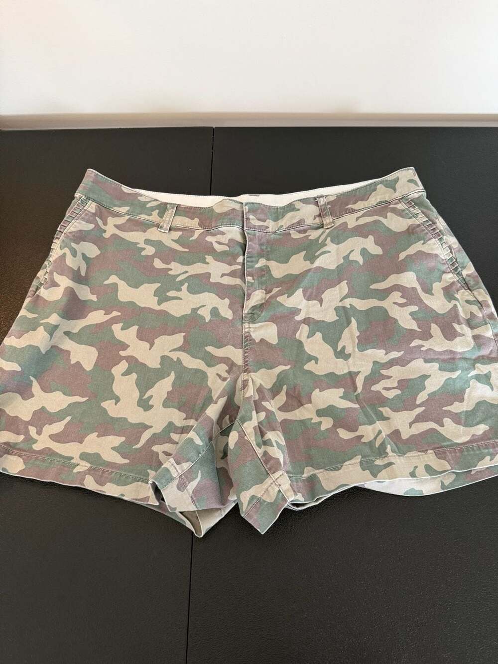 Lane Bryant Women's Green Camo Print Casual Cotton Stretch Shorts Size 18